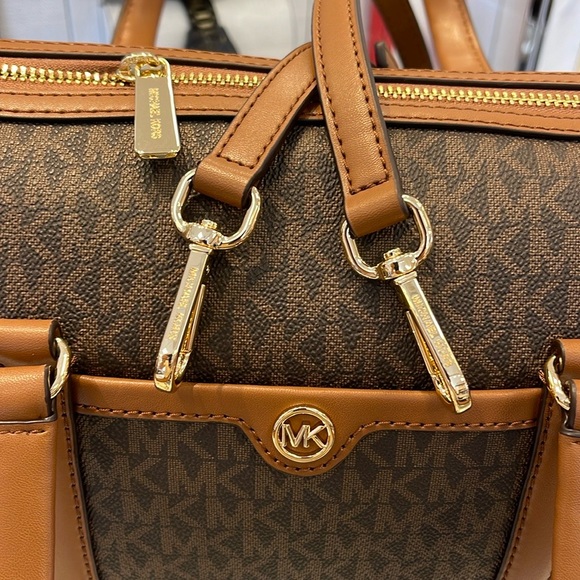 MICHAEL KORS JST TRAVEL MEDIUM DUFFLE SATCHEL SHOULDER CROSSBODY BAG MK BROWN - Picture 11 of 16